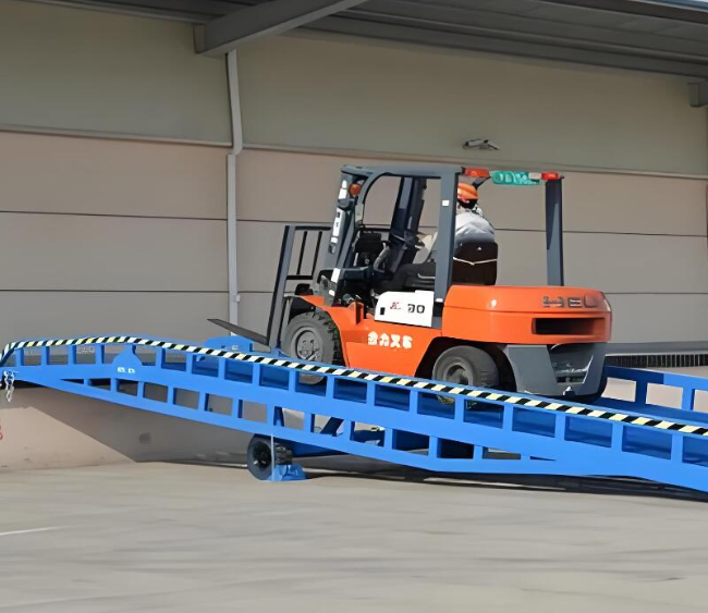 魏都移动式卸货平台（叉车用）